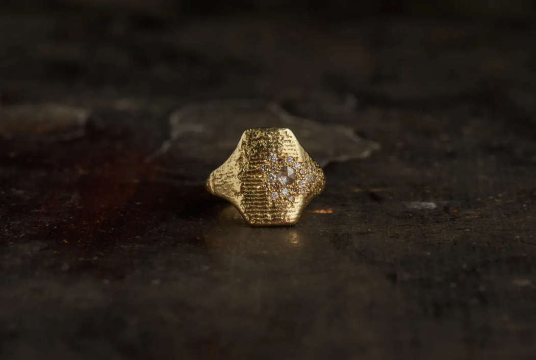 Cuttlefish Cast Golden Shield Signet