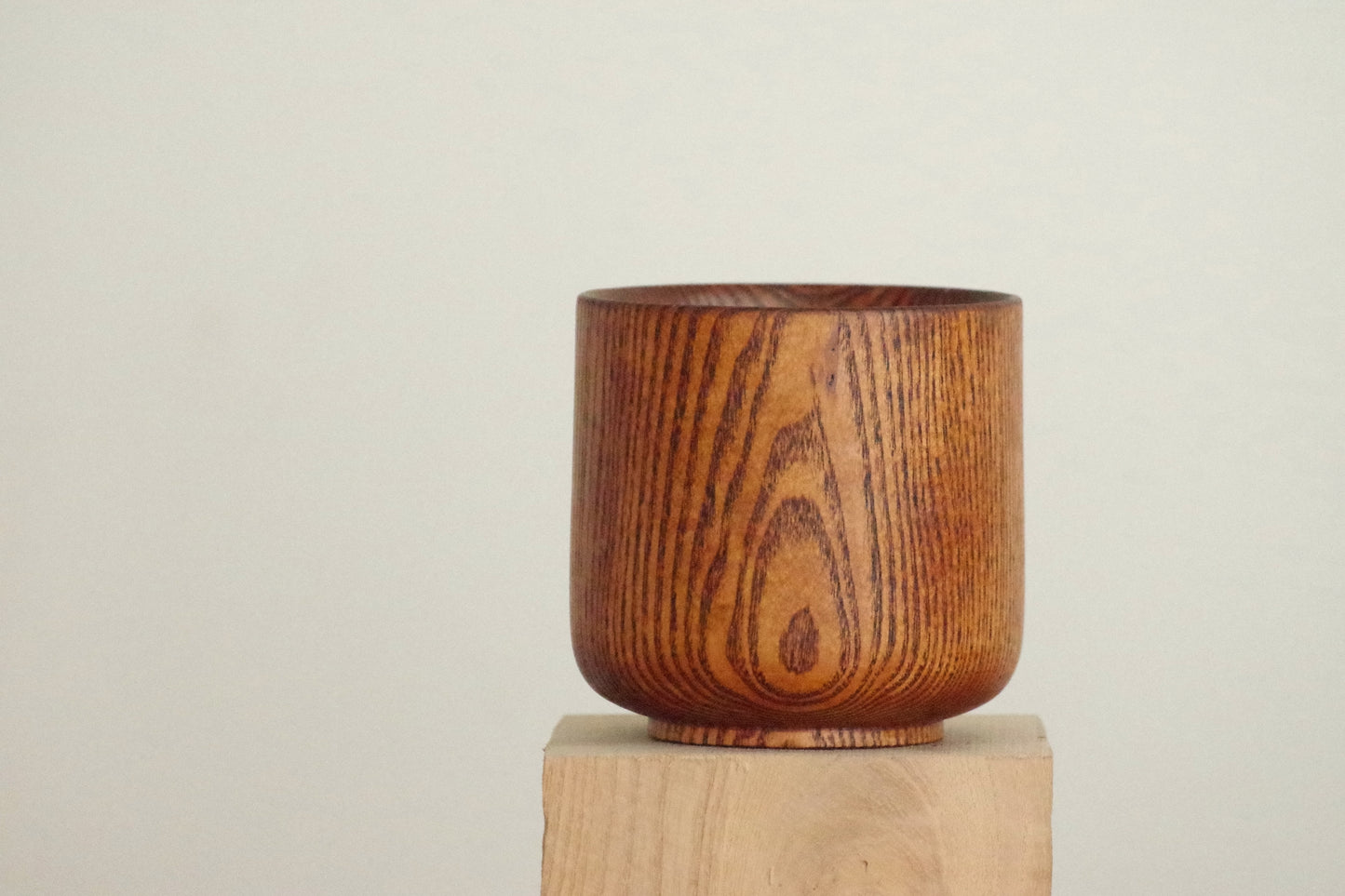Large Curved Cup