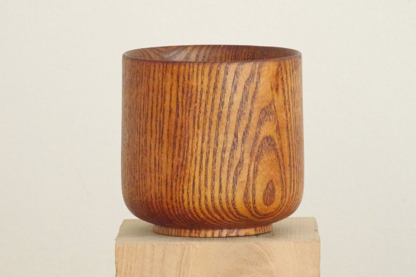 Large Curved Cup